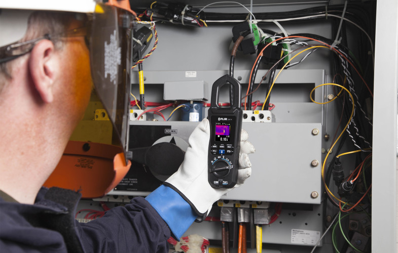 FLIR announces availability of world’s first thermal imaging clamp meter