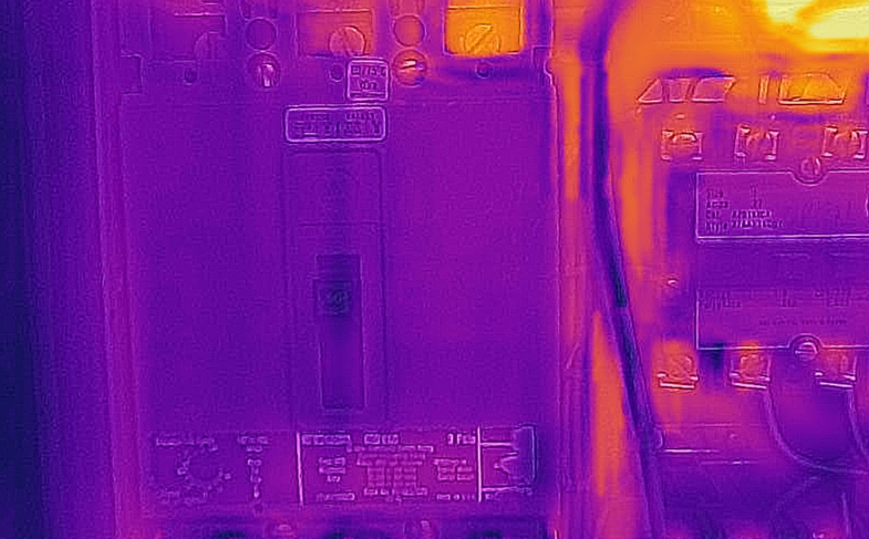 FLIR936 – ONE Pro LT Circuit Breaker thermal