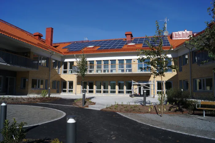 Serneke har byggt miljöklassat äldreboende i Lerum