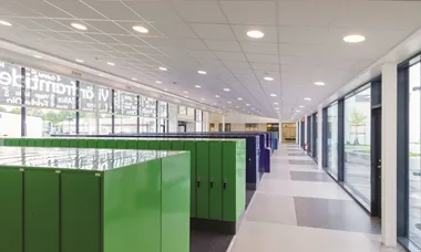 LED-belysning-i-skola-av-Proton-Lighting