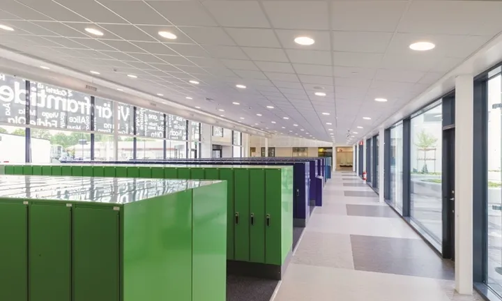 LED-belysning-i-skola-av-Proton-Lighting