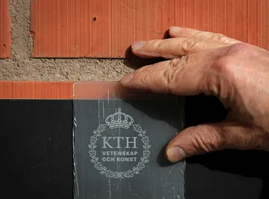 KTH-forskare-har-uppfunnit-transparent-trä