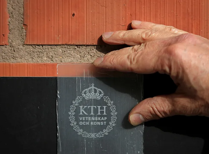 KTH-forskare-har-uppfunnit-transparent-trä