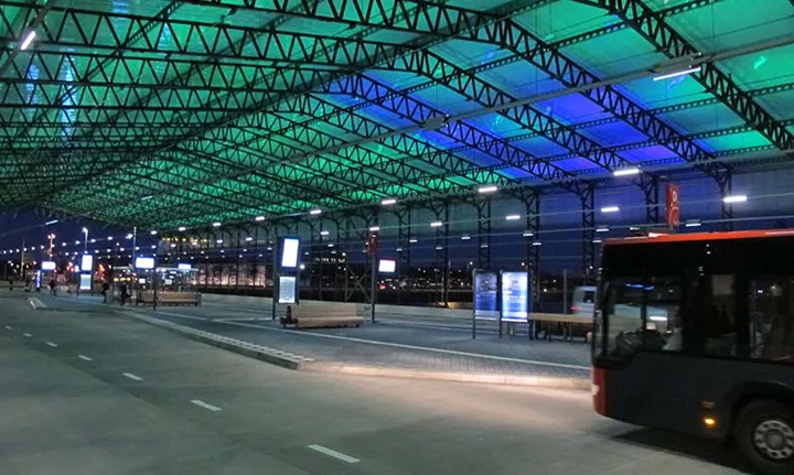 Schiphol bussterminal-_foto Lasse Kilvaer