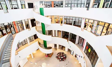 Miljömärkt-skola-vinner-Huddinges-byggnadspris