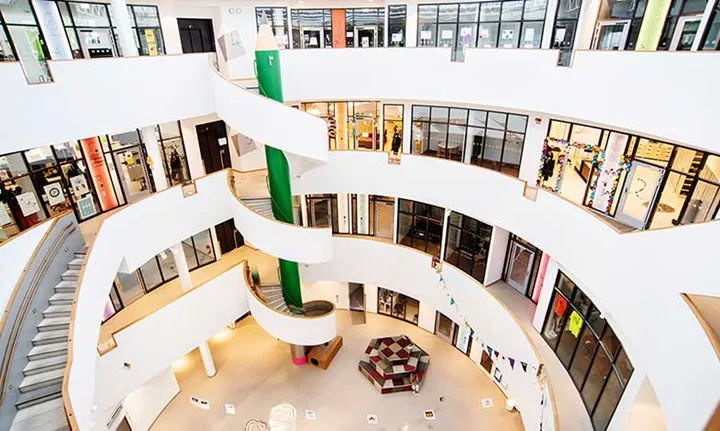 Miljömärkt-skola-vinner-Huddinges-byggnadspris