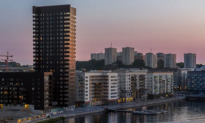 Avloppsvatten-spolades-ut-i-Årstaviken-JM-utreds-för-miljöbrott