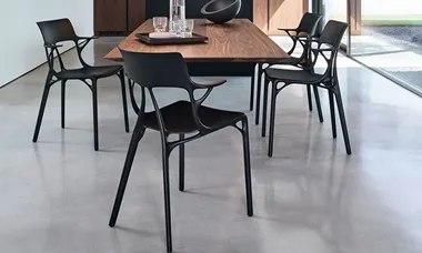 Kartell lanserar AI-utvecklad stol av återvunnet material