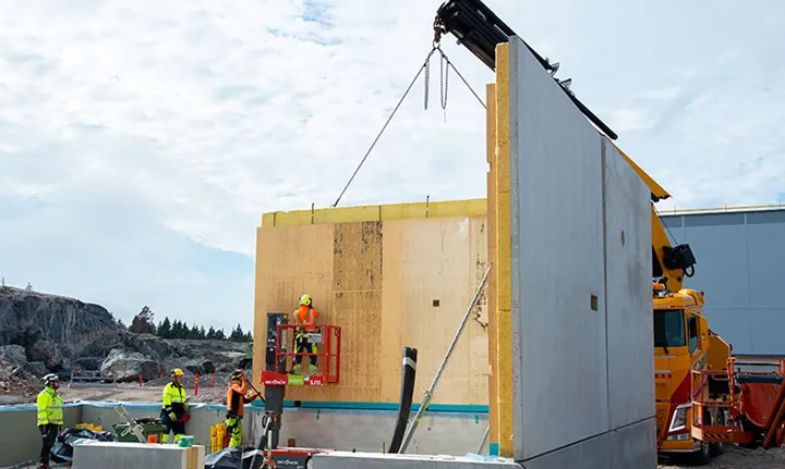 Skanska först att bygga med hybridelement