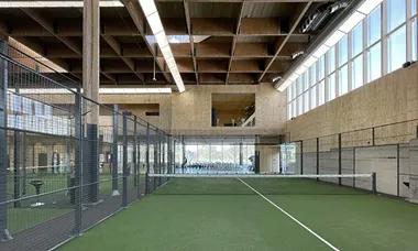 Tillfälliga saluhallen på Östermalm blir padelhall i Mölnlycke