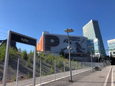 P-huset Hyllie Exteriör från spåren