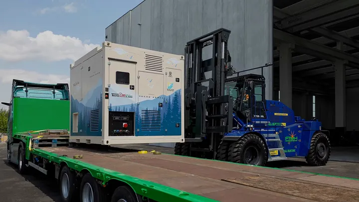 Powering-possibilities-Volvo-Pentas-industrial-battery-systems-for-E-mobility-and-energy-storage-01