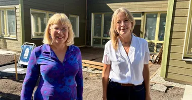 Maria Mustonen och Katarina Wåhlin Alm vid invigningen av fastigheten Tönsberg