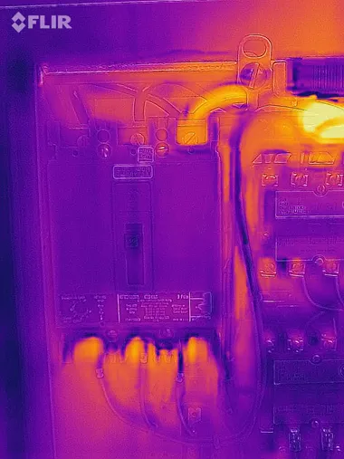FLIR936 – ONE Pro LT Circuit Breaker thermal