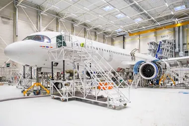 FOTO MAGENTIC MRO – BILDTEXT Magnetic MROs nya underha°llskomplex a¨r uppdelat i tre hangarer som var och en rymmer ett flygplan
