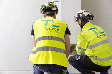 Tak, ventilation och solceller ska lyfta 27 bostadshus i Haninge