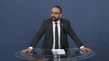 Bostadsminister Kaplan avgår