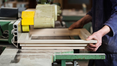 Stor brist på arbetskraft inom trä- och möbelindustrin