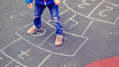 Höga halter av mikroplaster vid lekplatser med gjutet gummi