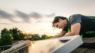 Ny rapport: Brist på installatörer hotar regeringens klimatmål