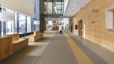 Kährs lanserar Svanenmärkt PVC-fritt golv för krävande miljöer