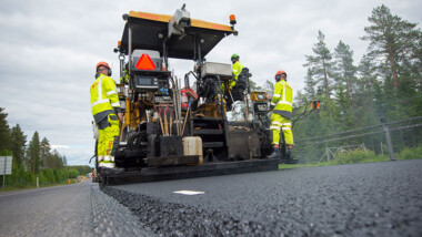 Svevia lägger 1 200 ton klimatsmart asfalt med lignin