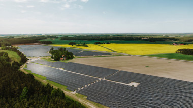 Sveriges största solpark invigd – ska driva Gröna Lund, Kolmården och Skara Sommarland