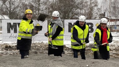 MVB bygger Danderyds nya korttidsboende i massivträ – första spadtaget taget.
