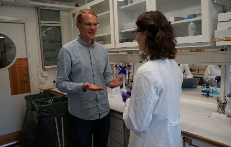 Så kan naturens byggstenar ge nytt liv åt litium