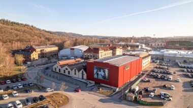 Miljöcertifierar ytterligare två fastigheter