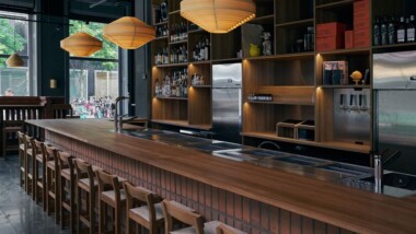 Jokes Aside öppnar i Moodkvarteret – en ny cocktailbar med internationella ambitioner byggd med svenska material