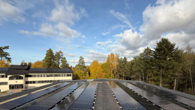 Solenergi kan bidra till bättre energiklass för kommersiella fastigheter